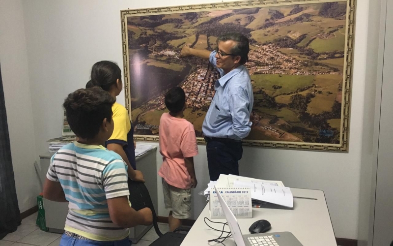 Alunos da APAE visitam prédio da Prefeitura